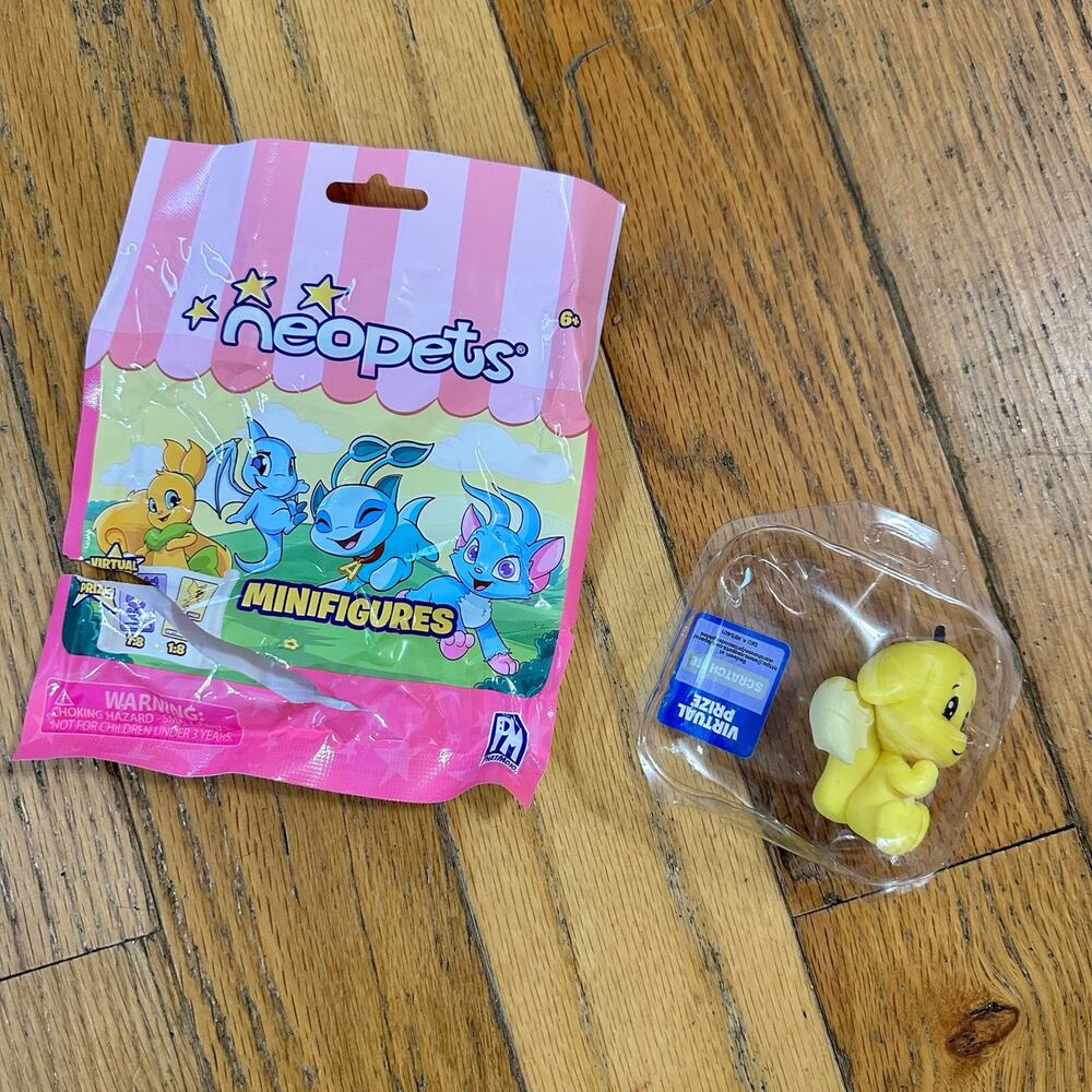 Neopets PhatMojo Yellow Kacheek Minifigure Series 1 (with code)